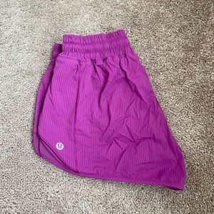 Lululemon Hotty Hot Shorts *2.5”